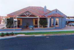 Court Street Motel - QLD Tourism 0