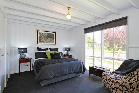 Creek Cottage Bed & Breakfast - Queensland Tourism 1