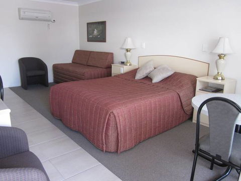 Crows Nest Motel - Queensland Tourism 0