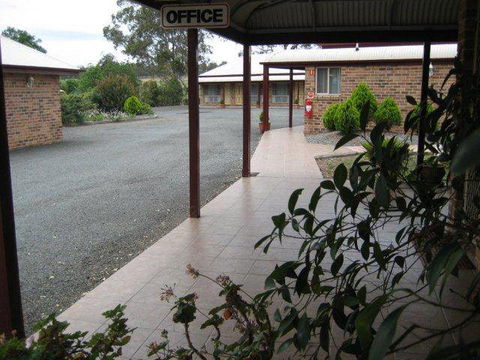 Crows Nest Motel - Queensland Tourism 2