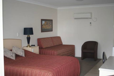 Crows Nest Motel - Queensland Tourism 5