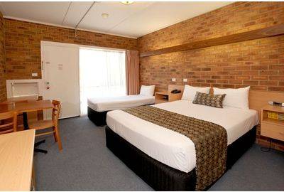 Dandenong Motel - QLD Tourism 0