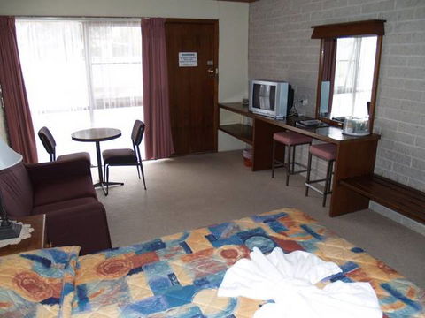 Darlot Motor Inn - QLD Tourism 1