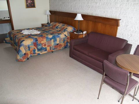 Darlot Motor Inn - QLD Tourism 3