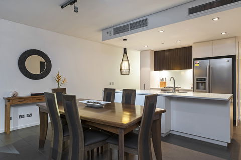 Darwin Waterfront Apartments - QLD Tourism 4