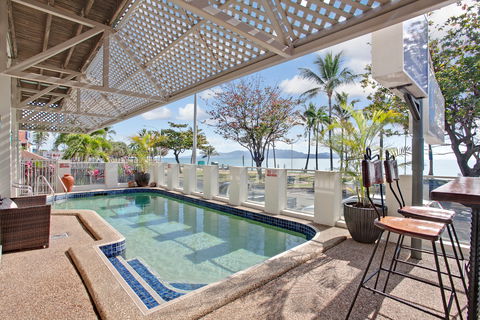 Beach House Motel - QLD Tourism 6