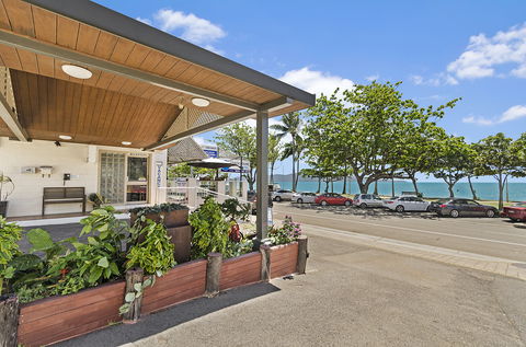 Beach House Motel - QLD Tourism 7
