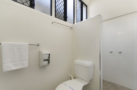 Beach House Motel - QLD Tourism 9