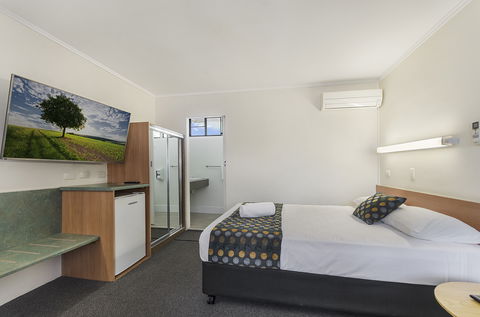 Beach House Motel - QLD Tourism 10