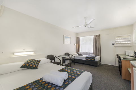 Beach House Motel - QLD Tourism 13