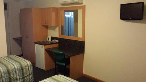 Bull ’N’ Bush Hotel Motel - QLD Tourism 1