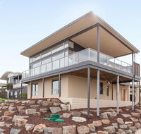 Neighbour Avenue - Queensland Tourism