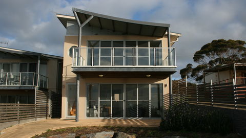 Penneshaw Oceanview Apartments - QLD Tourism 0