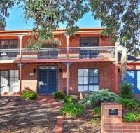 All Seasons Lakefront Getaway - Queensland Tourism