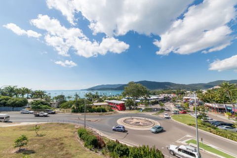 Q Rentals Airlie Beach - QLD Tourism 1