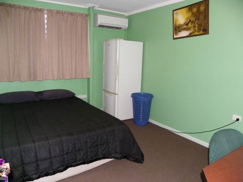 Micks Accommodation Club - Queensland Tourism 0