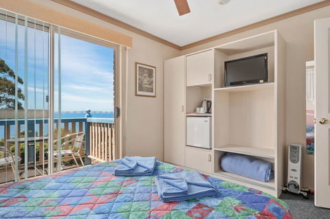 AMOS HOUSE & SWANSEA VILLAS - Queensland Tourism 5