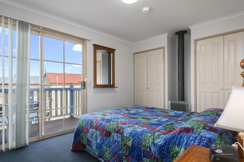 AMOS HOUSE & SWANSEA VILLAS - Queensland Tourism 1