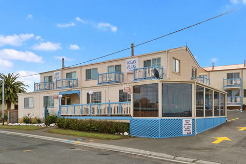 AMOS HOUSE & SWANSEA VILLAS - Queensland Tourism 0