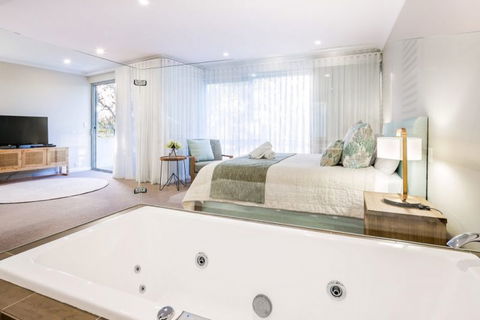 Azure Holiday House - QLD Tourism 1