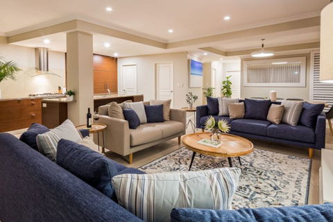 Azure Holiday House - QLD Tourism 12