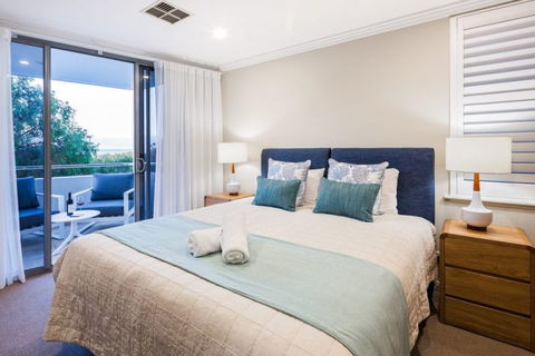 Azure Holiday House - QLD Tourism 2