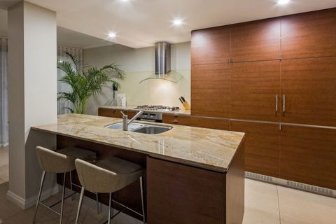 Azure Holiday House - QLD Tourism 3