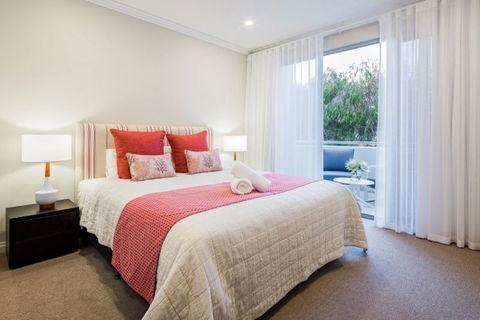Azure Holiday House - QLD Tourism 4