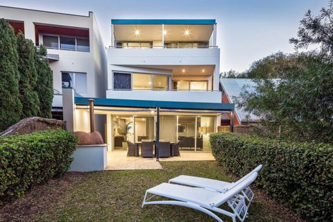 Azure Holiday House - QLD Tourism 9
