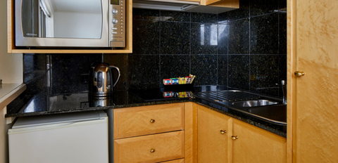 Breathtaker All Suite Hotel & Spa - Queensland Tourism 10