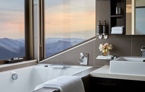 Breathtaker All Suite Hotel & Spa - Queensland Tourism 8