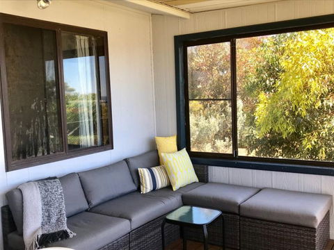Fareview Beach House - QLD Tourism 3