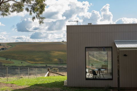 Dragon Fly Cottages - QLD Tourism 0