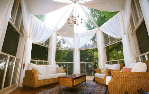 Lavender Manor And Majestic - QLD Tourism 0