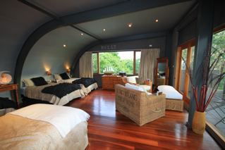 Lavender Manor And Majestic - QLD Tourism 1