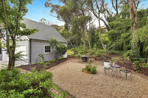 Lavender Manor And Majestic - QLD Tourism 12