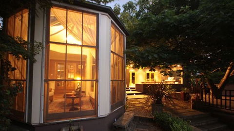 Lavender Manor And Majestic - QLD Tourism 3