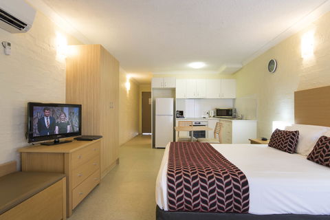 Don Pancho Beach Resort - QLD Tourism 0