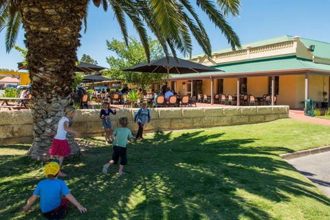 Dongara Hotel Motel - QLD Tourism 8