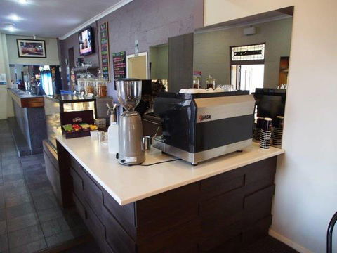 Dongara Hotel Motel - QLD Tourism 9