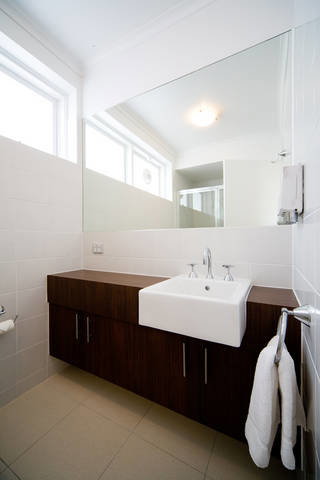 Easystay Studio Apartments - Queensland Tourism 3