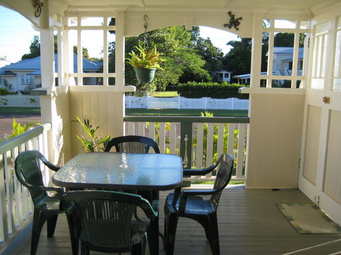 Eco Queenslander Holiday Home - QLD Tourism 8
