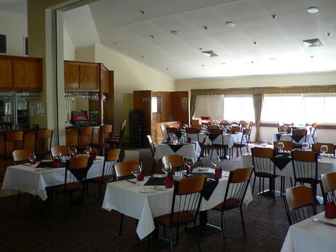 Emerald Explorers Inn - QLD Tourism 6