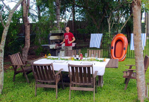 Emeraldene Inn & Eco-Lodge - Queensland Tourism 1