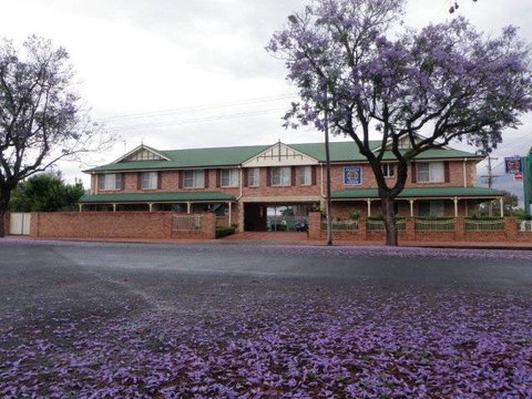 Endeavour Court Motor Inn - QLD Tourism 0