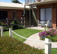 Esther Lodge Holiday Units - Queensland Tourism