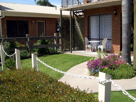 Esther Lodge Holiday Units - Queensland Tourism 0