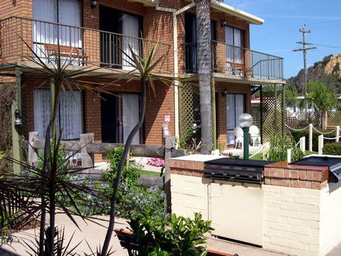 Esther Lodge Holiday Units - Queensland Tourism 2