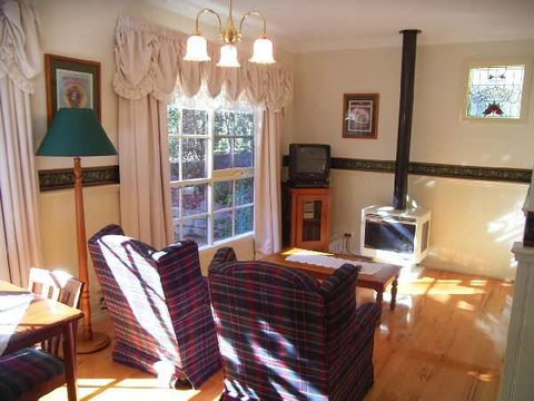 Fernglade On Menzies - QLD Tourism 1