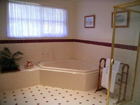 Fernglade On Menzies - QLD Tourism 2